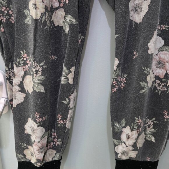 Torrid Women’s Black Floral Lounge Set – Zip Up Hoodie Size 2 & Joggers Size 1 - Picture 9 of 13